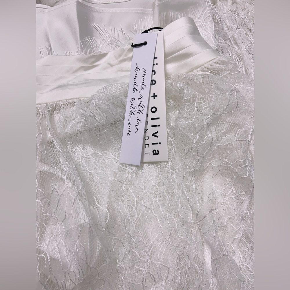 NWT Alice + Olivia Zenon Lace Cape Top with Cami Lining - Picture 10 of 11
